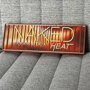 Urban Decay Naked Heat Eyeshadow Palette